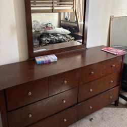 Dresser With Mirror 