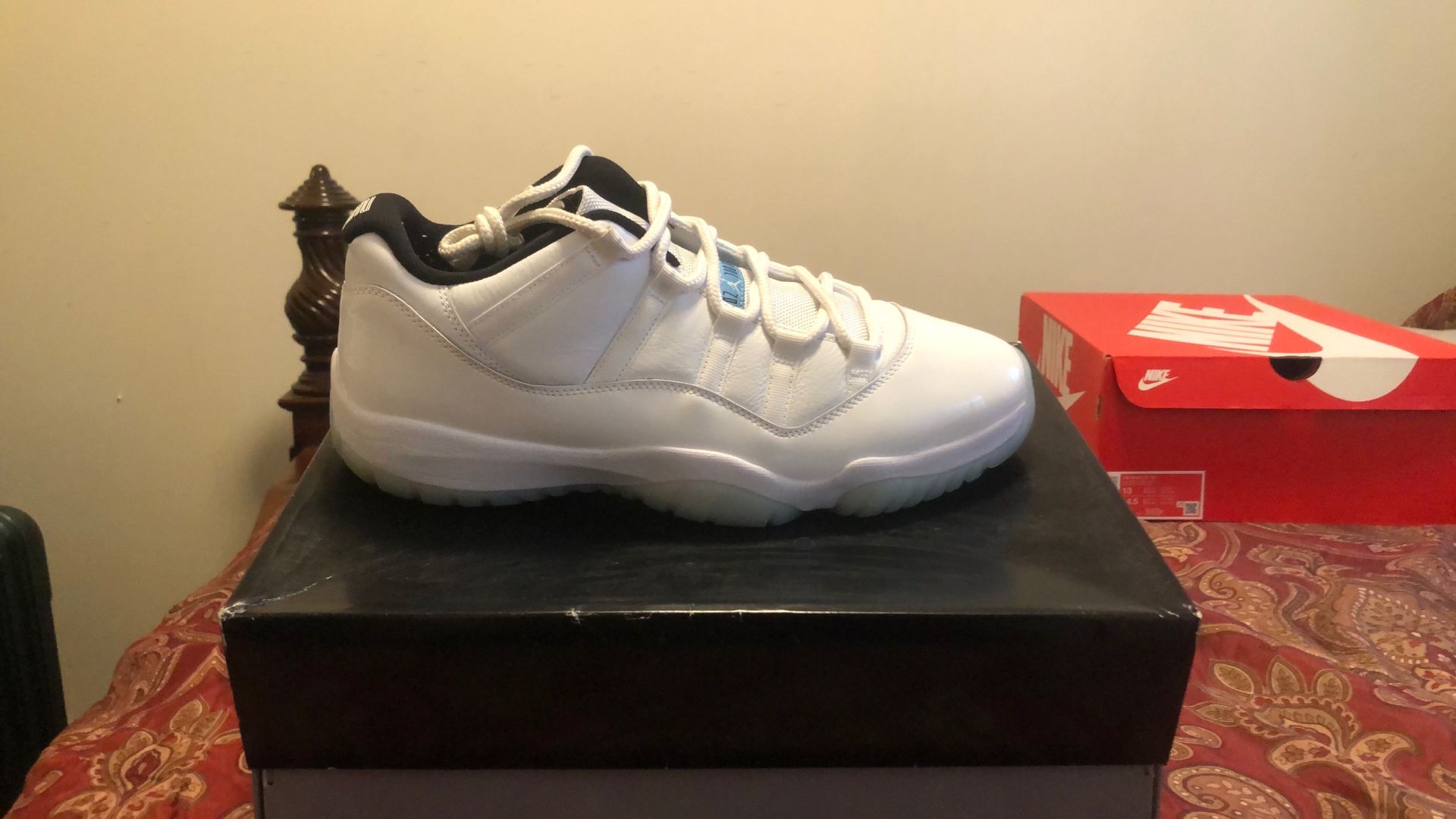 AIR JORDAN 11 RETRO LOW LEGEND BLUE