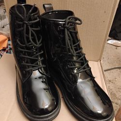 Rouge Helium Boots