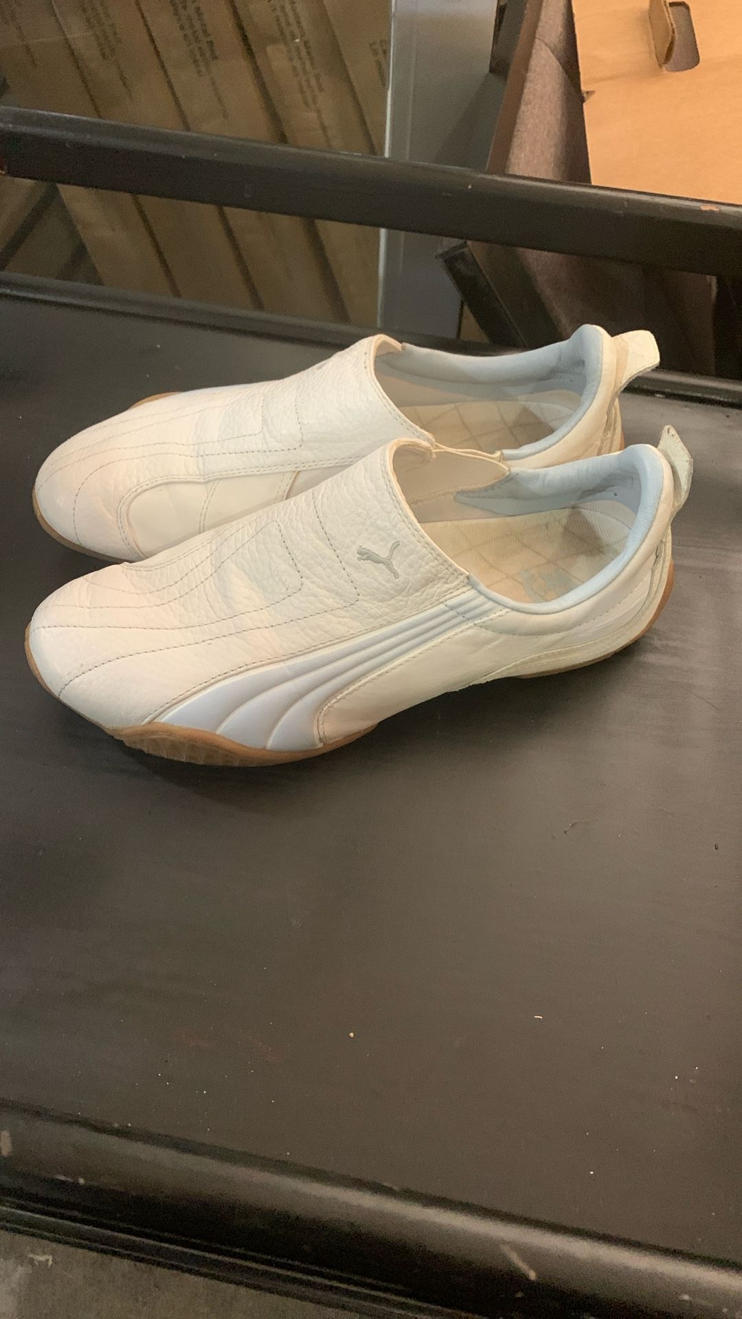 White Pumas Casual Men’s Size: 10