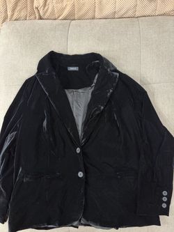 Torrid black velvet jacket. Size 2 NWOT