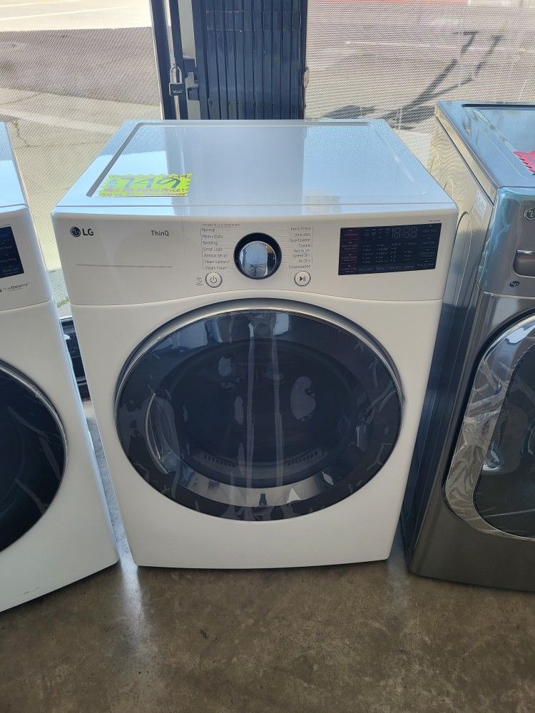 New LG ThinQ Gas Dryer 7.4 Cubic Feet