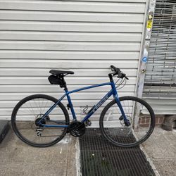 2021 Trek FX-2 Disc Hybrid Bike – Excellent Condition!