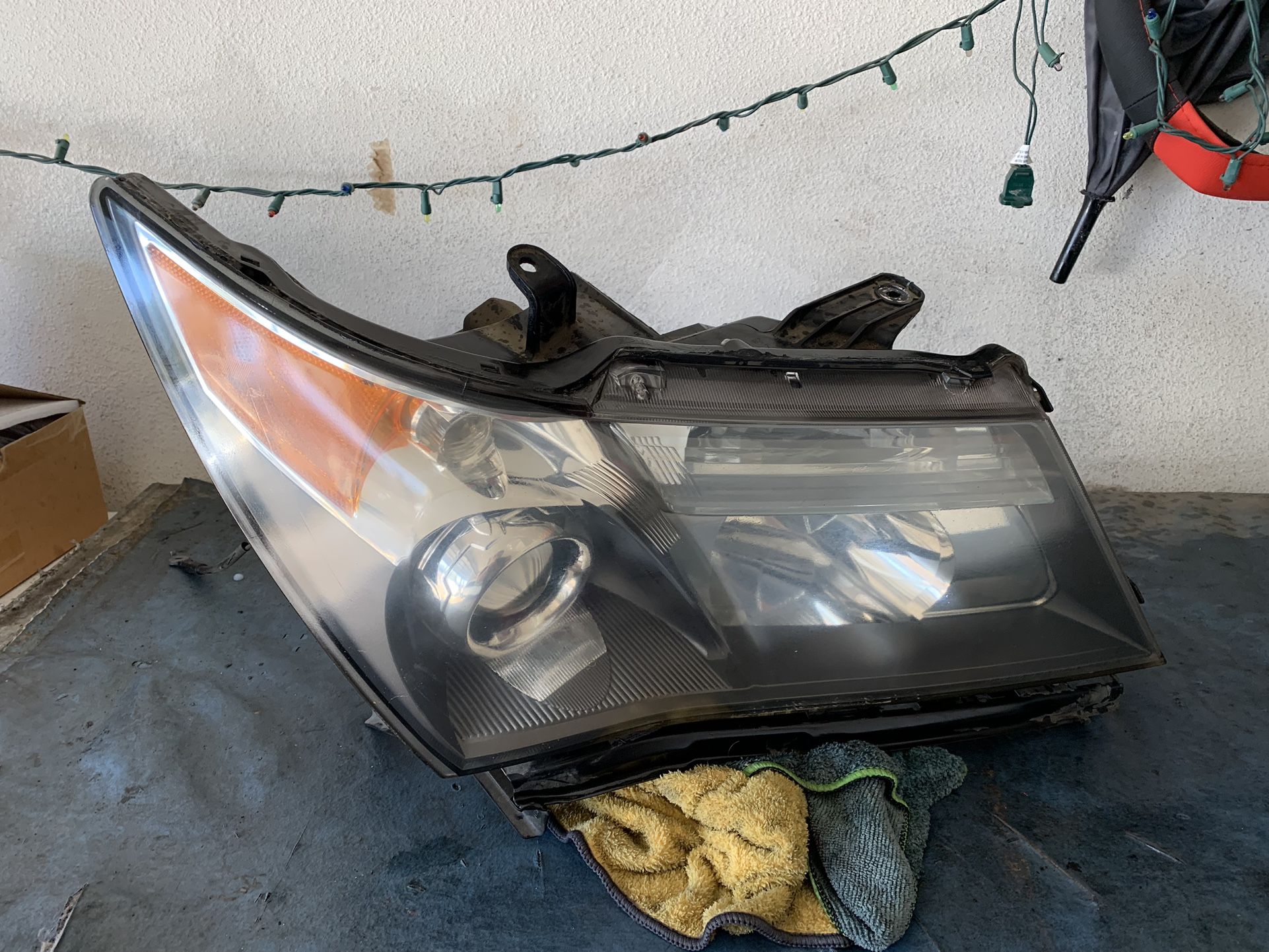 07 Acura MDX passenger headlight