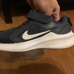  Nikes