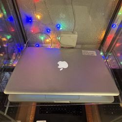 MacBook Pro 2012 8gb ram  500gb hdd MacOS Catalina 10.15.7. Nothing wrong.