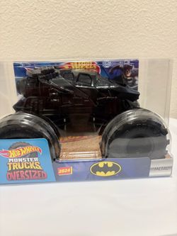 Hot Wheels Monster Trucks Oversized Batman 1:24 Scale