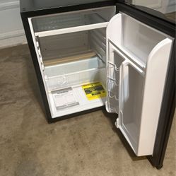 Manic chef Dorm Refrigerator 