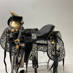 Nueva Montura Charra Pitiada Original Con Herrage Y Fuste Chapeado En Oro 