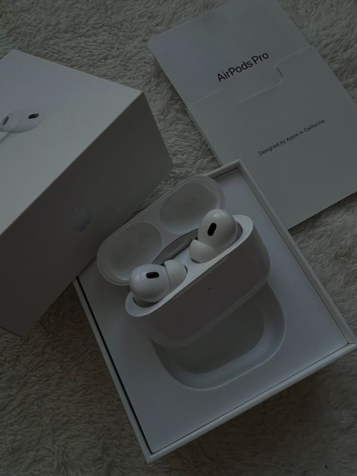 Apple AirPods Pro Bluetooth Headphones Case White A2190
