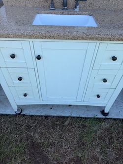 Vanity 42 x 37 x 21.5