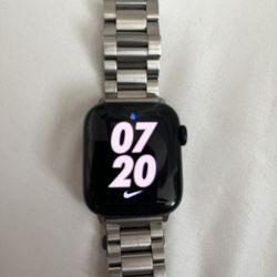 Apple Watch SE + GPS with band and wireless charger