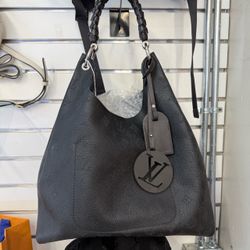 Luxury Hobo Black Mahina Leather Bag