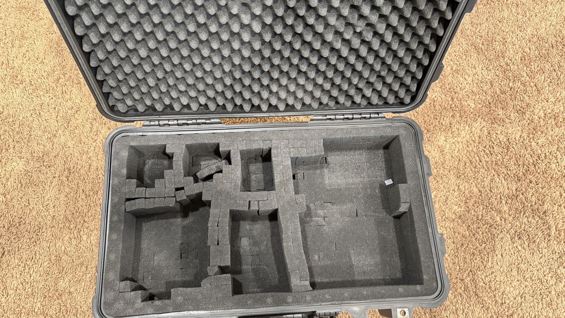 Apache 5800 Waterproof Rolling Hard Case