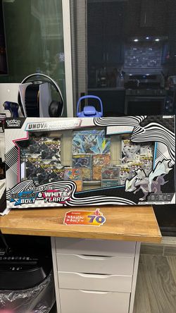 Pokémon TCG Unova Heavy Hitters Premium Collection Black Bolt White Flare Sealed Costco