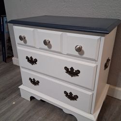 Pennsylvania House Antique Nightstand / Small Dresser
