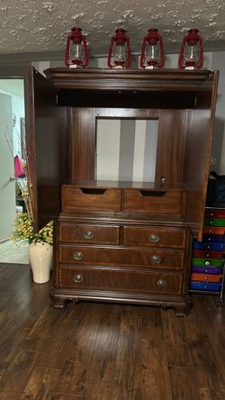 Tv stand woth drawers