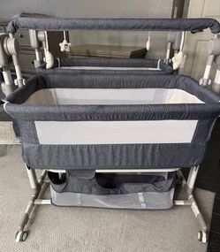 Electric rocket bassinet and Graco car seats