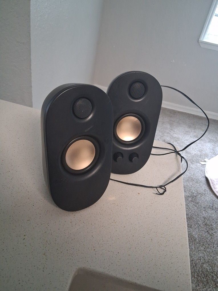 Speakers With Aux , Color Black
