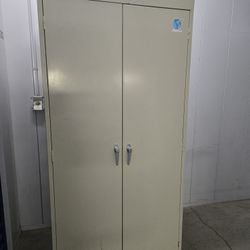 Metal Storage Cabinet With 2 Keys 24 X 36 X 6ft