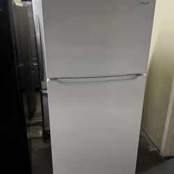 Frigidaire 18 Cu Ft Top Freezer Refrigerator Apartment Size