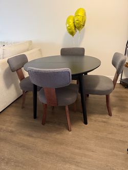 Dinning table with 4 chairs