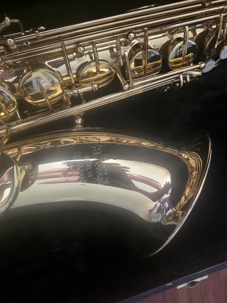 Title:
🎷 MÖGEN Berlin Alto Saxophone M-110 – Excellent Condition w/ Case & Accessories