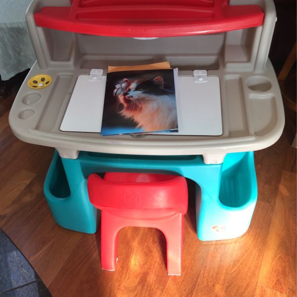 step2 art master desk includes a sturdy 11 inch stool