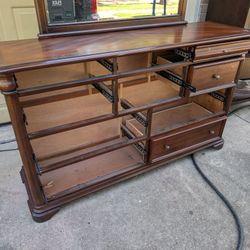 Dresser With Mirror 