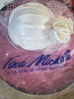 Alfred Angelo Tina Michele Wedding fascinator with veil - p/u near Gilbert High School