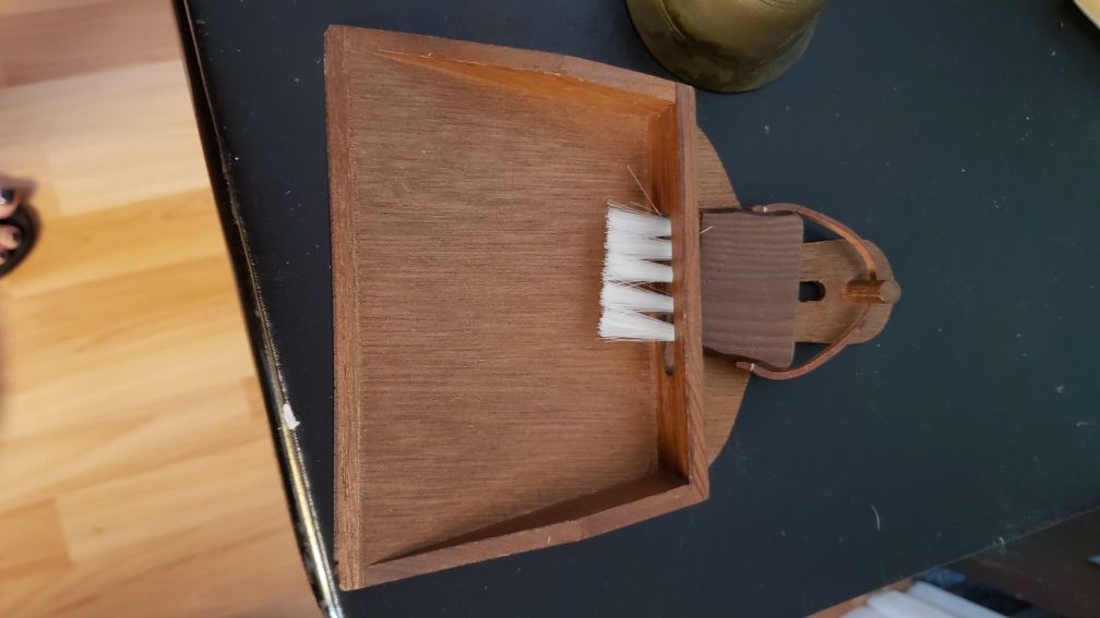 Wooden dustpan and brush mini