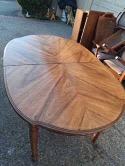 Dining table with leaf and 4 chairs
