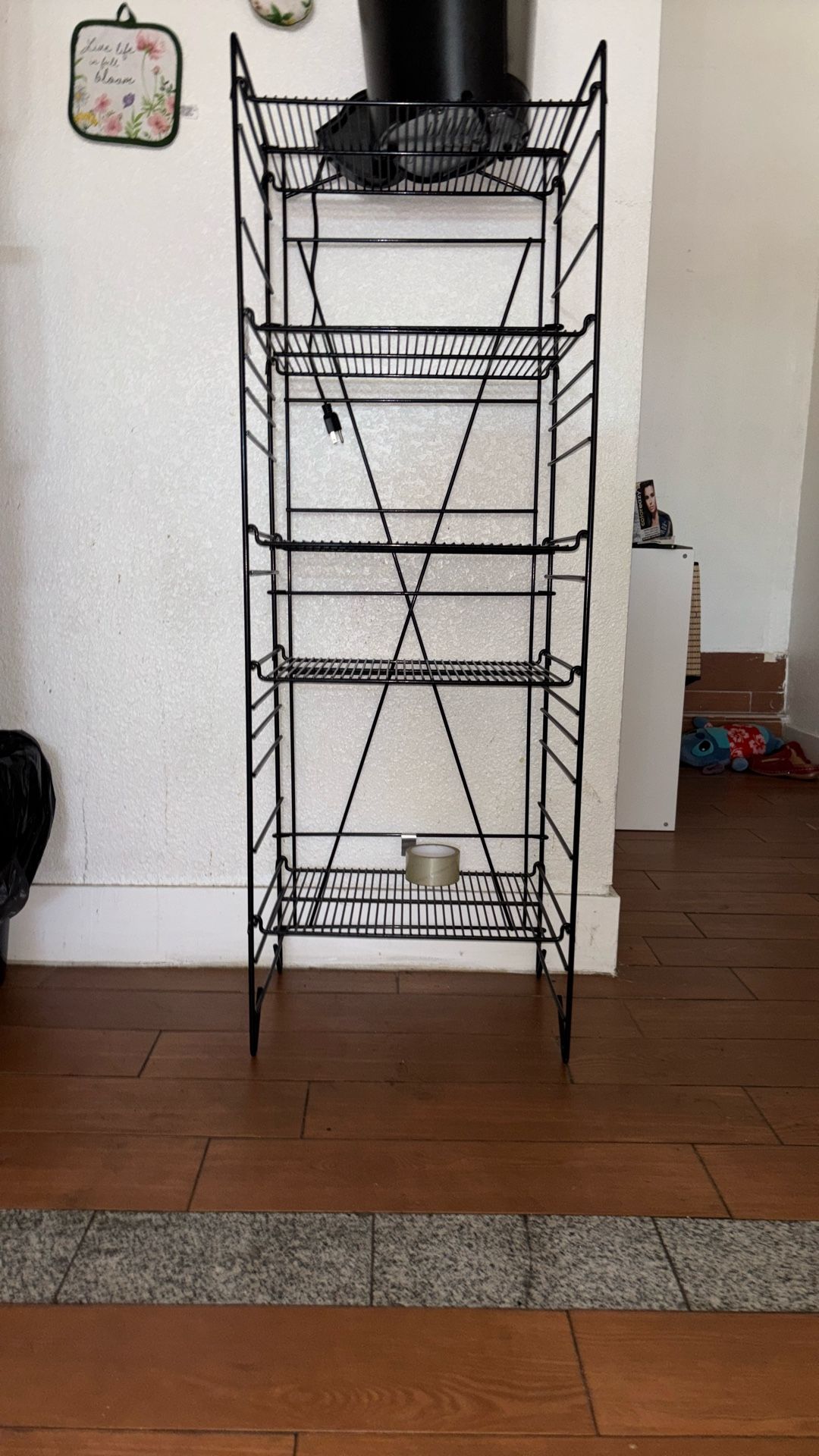 Kitchen shelve