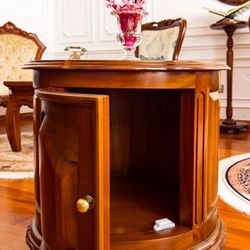 WOODEN MAHOGANY CONSOLE WITH STORAGE