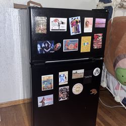 Mini Fridge With Freezer 