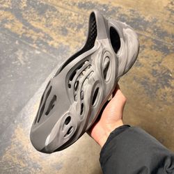 YEEZY FOAM RNR (SIZE 13 MENS)