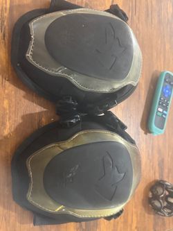 Husky kneepads