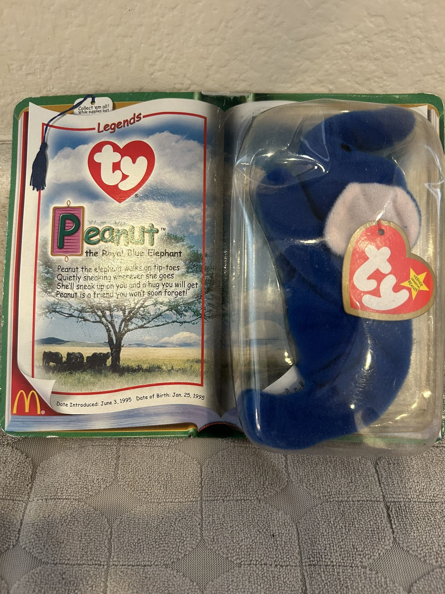 TY PEANUT The Royal Blue Elephant 1995 McDonalds Beanie Baby RARE RETIRED And SEALED
