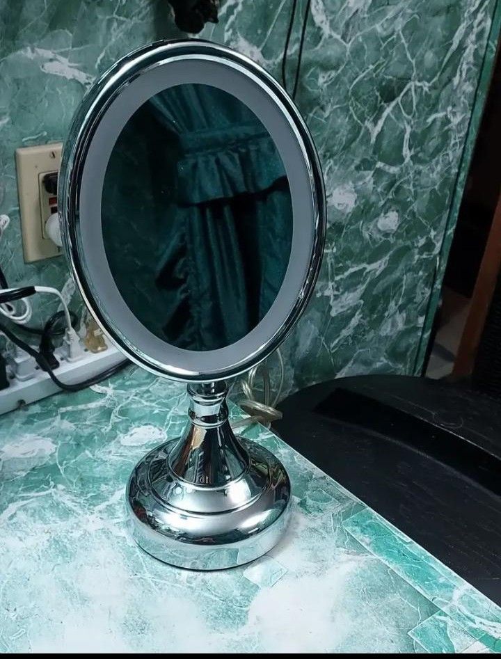 New Conair Dual Sided Lighted Oval Vanity Makeup Adjustable Angle Mirror In Excellent Condition, 35.