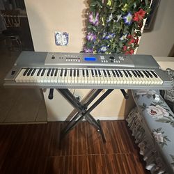 Yamaha Portable Grand Piano DGX-230 Piano Electronic Keyboard 76 Keys
