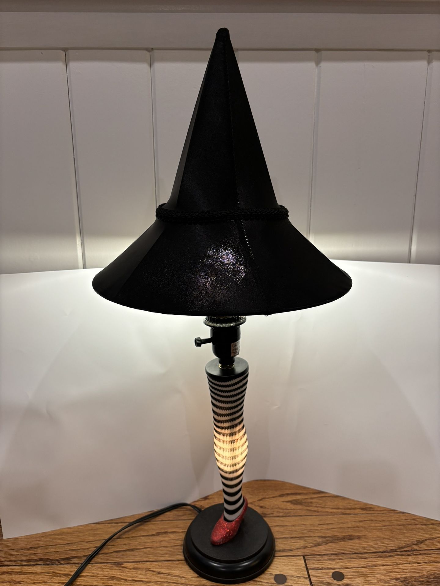 NECA The Wizard of Oz Wicked Witch of the East 20” Scale Leg Lamp w/ Shade Works