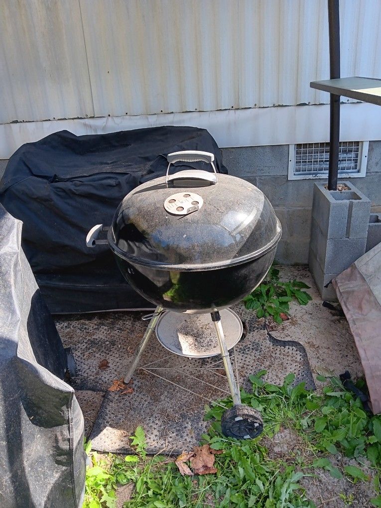 WEBER CHARCOAL GRILL