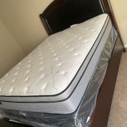 Legends Queen-Size Bed