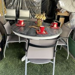 BEAUTIFUL DINING TABLE GRAY COLOR LIKE NEW  THE CHAIRS ARE VERY CLEAN LIKE NEW