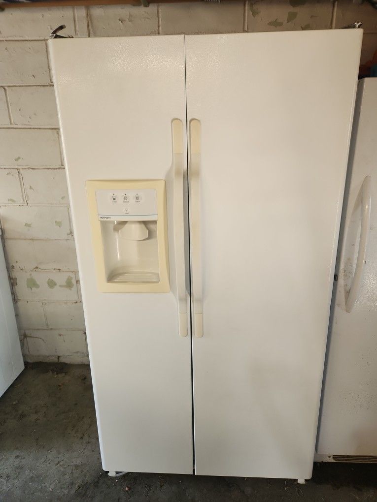 GE HOTPOINT SIDE BY SIDE REFRIGERATOR MFG-2017