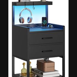 2 X Nightstands 