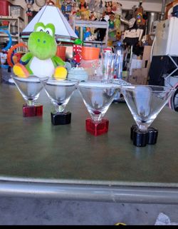 Vintage Games" Poker Card Suits Cube Base Martini Glasses