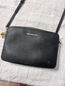 Michael kors cross body