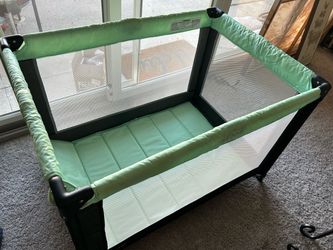 Play Pen w/ Extra Mattress Pad