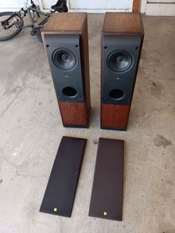 One Pair of KEF Audio (UK) Made in England, Reference Series Model 1. . High definition, low colouration , stereo loudspeaker system.
SP 3189, Impedan
